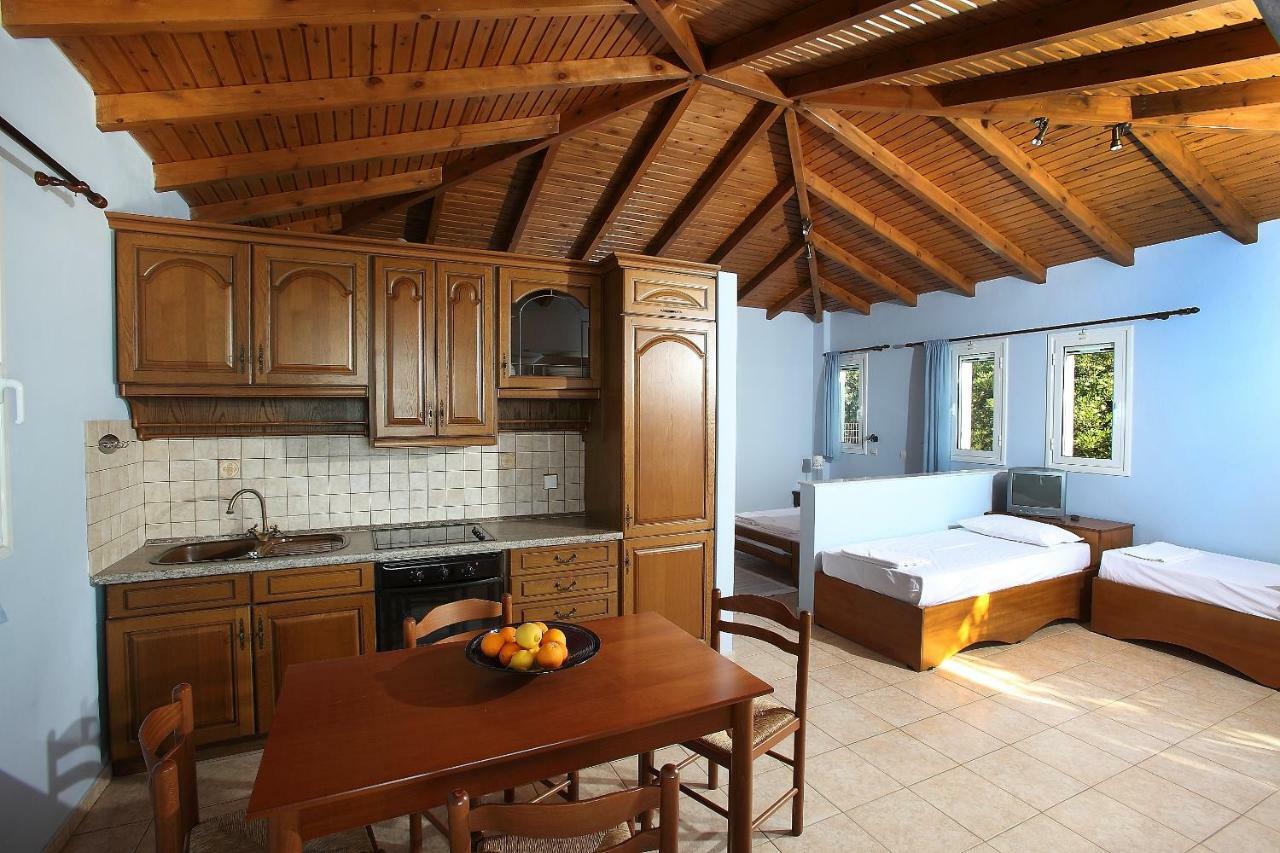 Alexandros Seaside Family Apartments & Villas - Paradise, 7' From Petalidi Kalamaki  Экстерьер фото