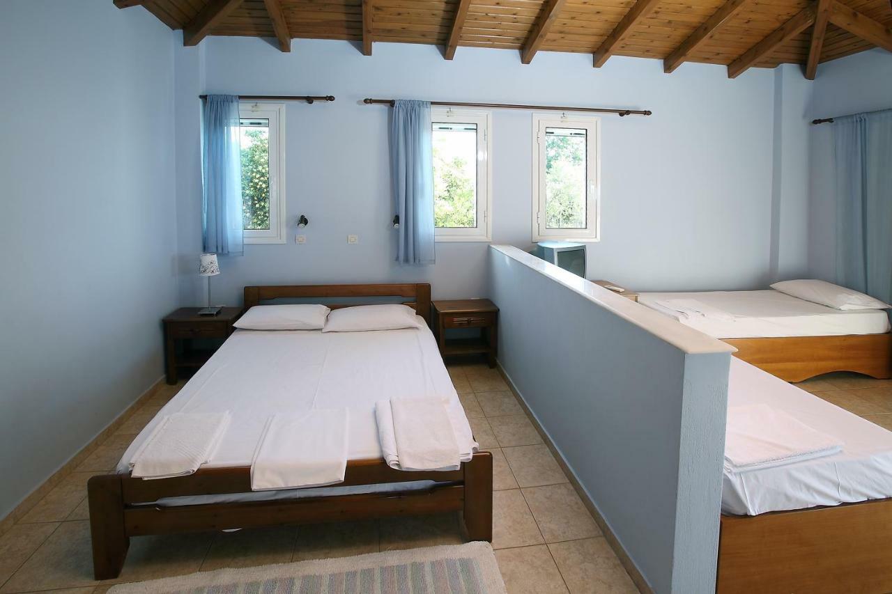 Alexandros Seaside Family Apartments & Villas - Paradise, 7' From Petalidi Kalamaki  Экстерьер фото