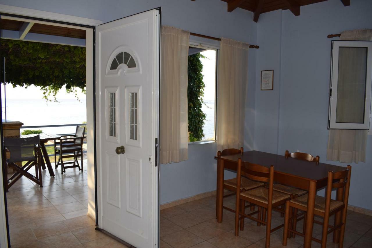 Alexandros Seaside Family Apartments & Villas - Paradise, 7' From Petalidi Kalamaki  Экстерьер фото
