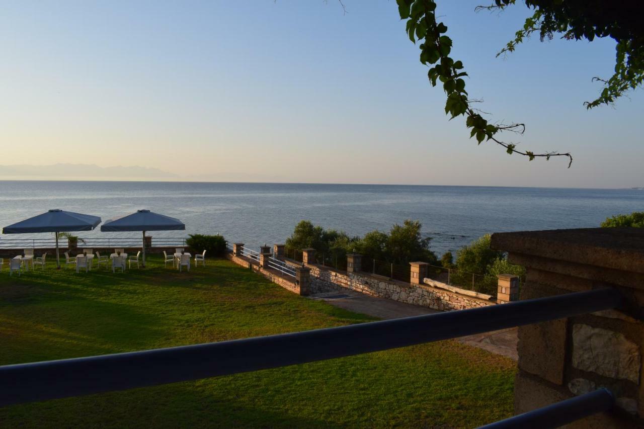 Alexandros Seaside Family Apartments & Villas - Paradise, 7' From Petalidi Kalamaki  Экстерьер фото