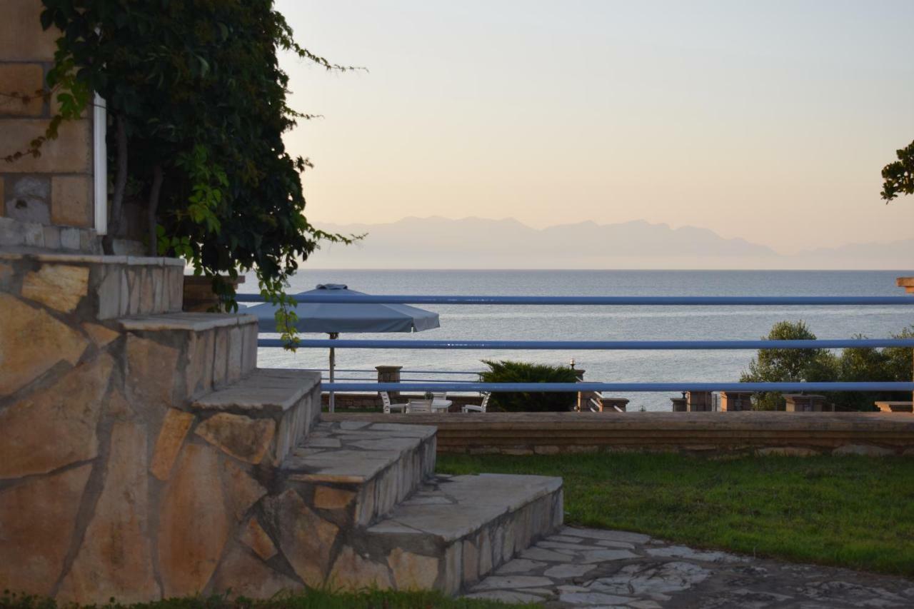 Alexandros Seaside Family Apartments & Villas - Paradise, 7' From Petalidi Kalamaki  Экстерьер фото