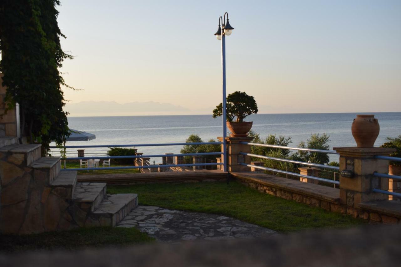 Alexandros Seaside Family Apartments & Villas - Paradise, 7' From Petalidi Kalamaki  Экстерьер фото