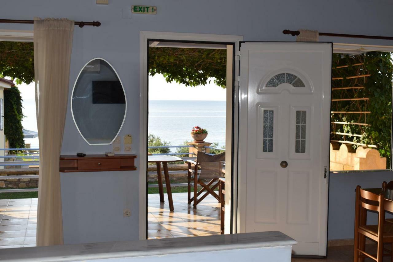 Alexandros Seaside Family Apartments & Villas - Paradise, 7' From Petalidi Kalamaki  Экстерьер фото