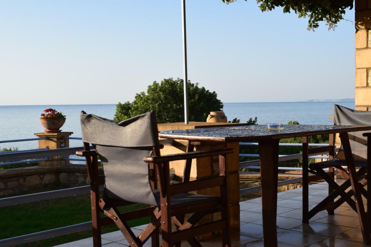 Alexandros Seaside Family Apartments & Villas - Paradise, 7' From Petalidi Kalamaki  Экстерьер фото